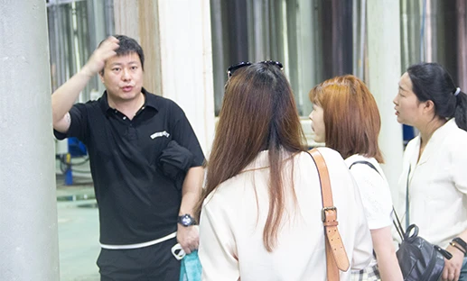 Lead Malaysian customers to visit our factory.jpg